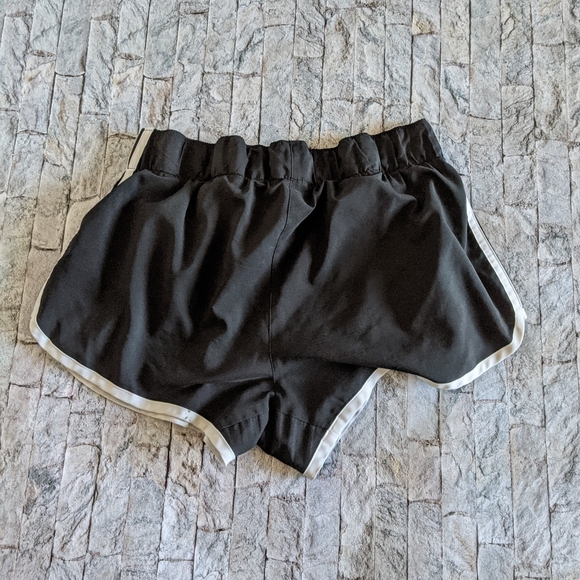🔥 Adidas Shorts - Picture 2 of 4